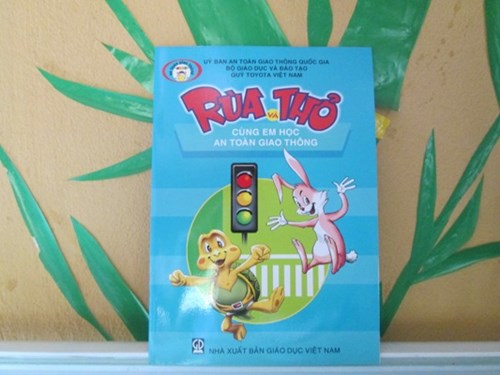 Giới thiệu Cuốn Rùa và Thỏ cùng em học an toàn giao thông
